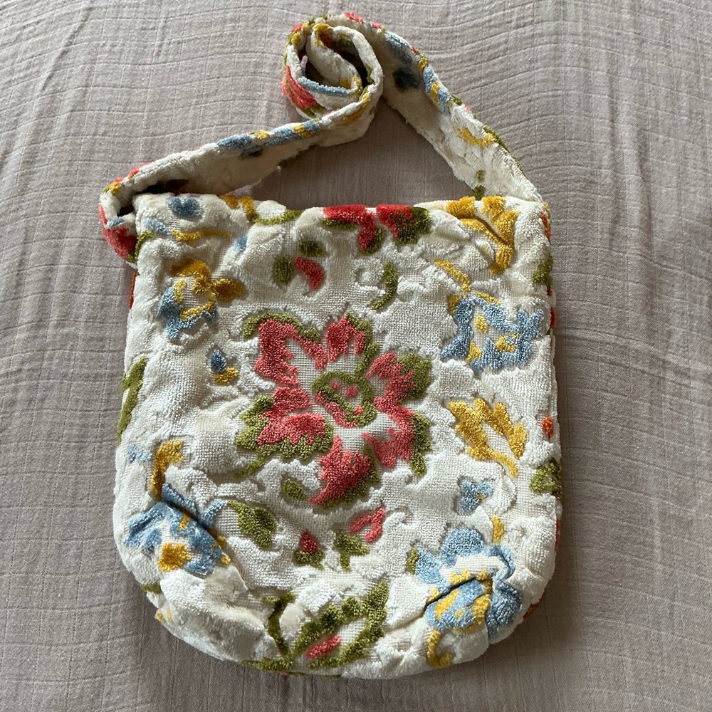 Carpet Bags of America Floral Patterned Bag - Picture 2 of 8
